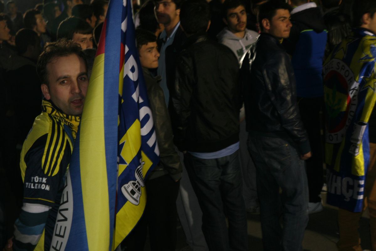 Yarı Final Coşkusu Yolları Kapattırdı