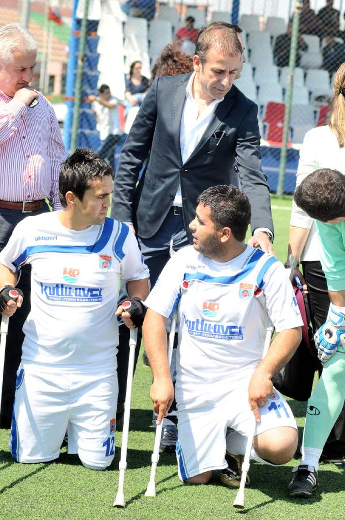 Abdullah Avcı\'dan Engelli Futboluna Destek