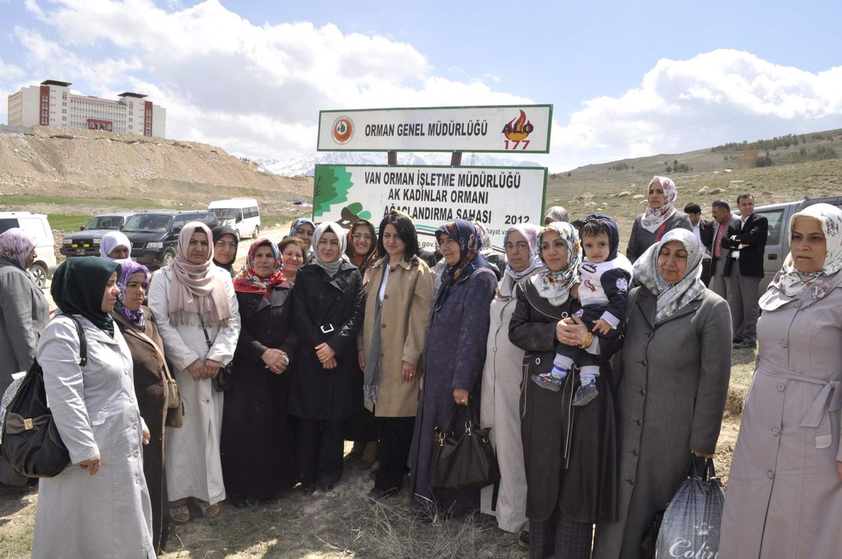 AK Parti Van İl Teşkilatı 500 Fidan Dikti