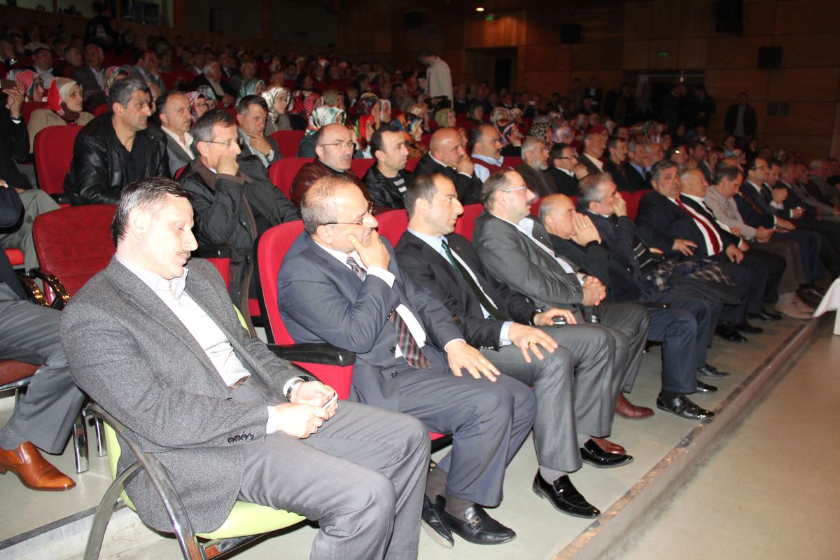 Akil Adamlar Heyeti Karadeniz Bölge Başkanı Hakyemez Rize\'de Başkanlık Sistemini Anlattı