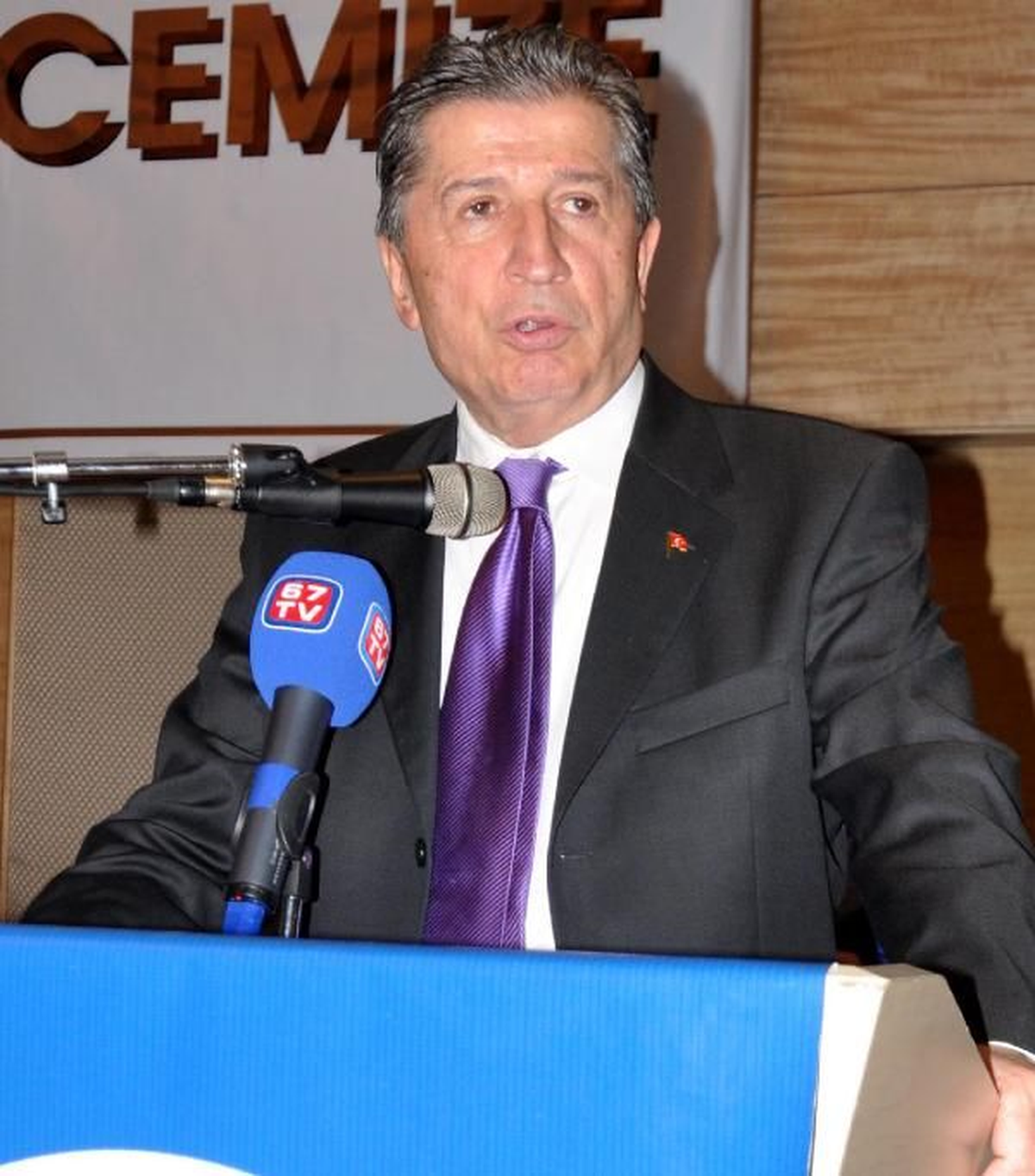 Armağanları Valiliğe Bağışladı