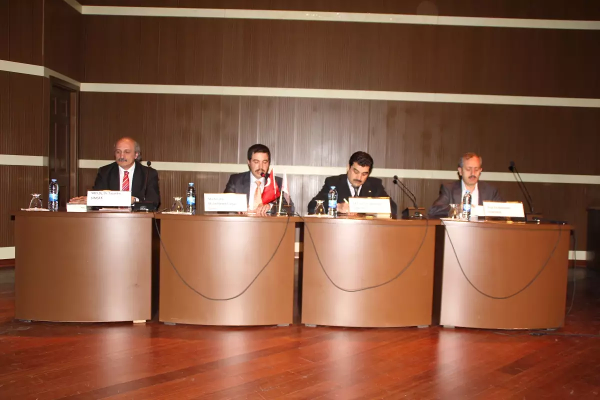 Atatürk Üniversitesi\'nde "Mehmet Akif Ersoy\'un Hayatı" Paneli