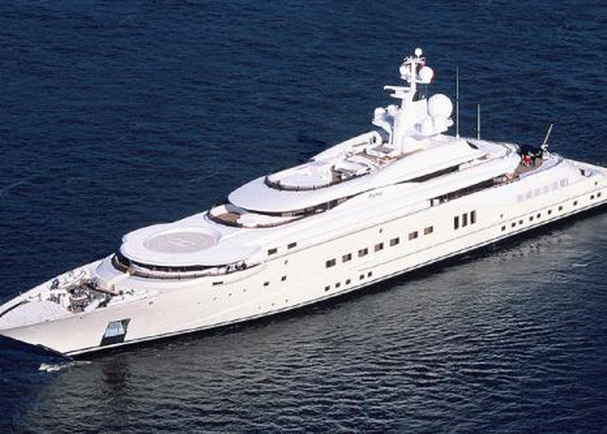 Azzam, Abramovich\'i Geride Bıraktı