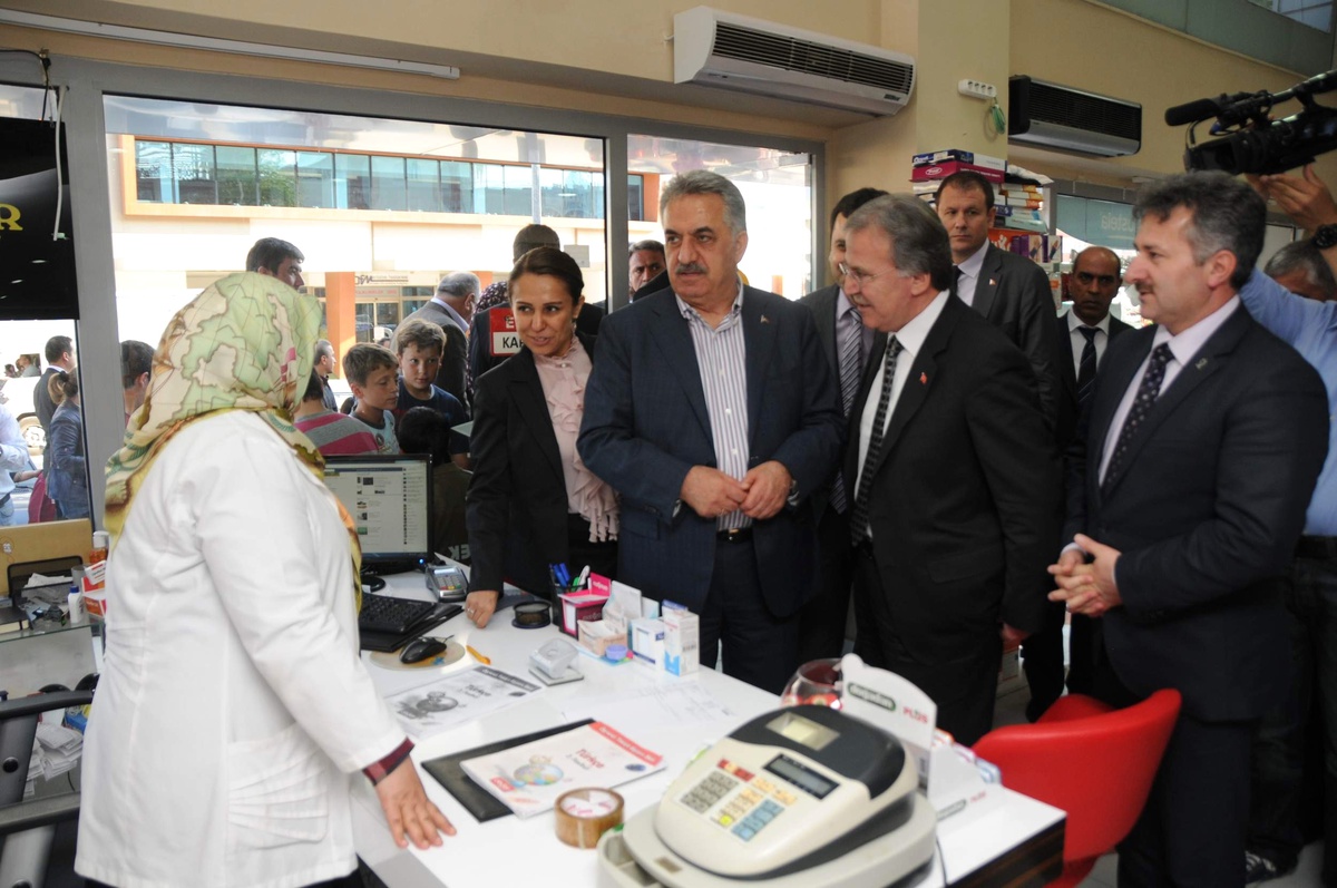 Bakan Yazıcı Döner Kesti