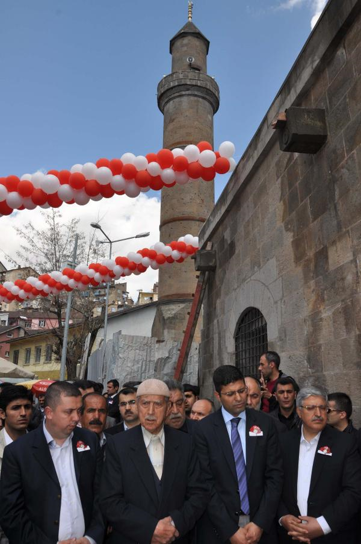 Sokakları Gül Suyu ile Yıkandı