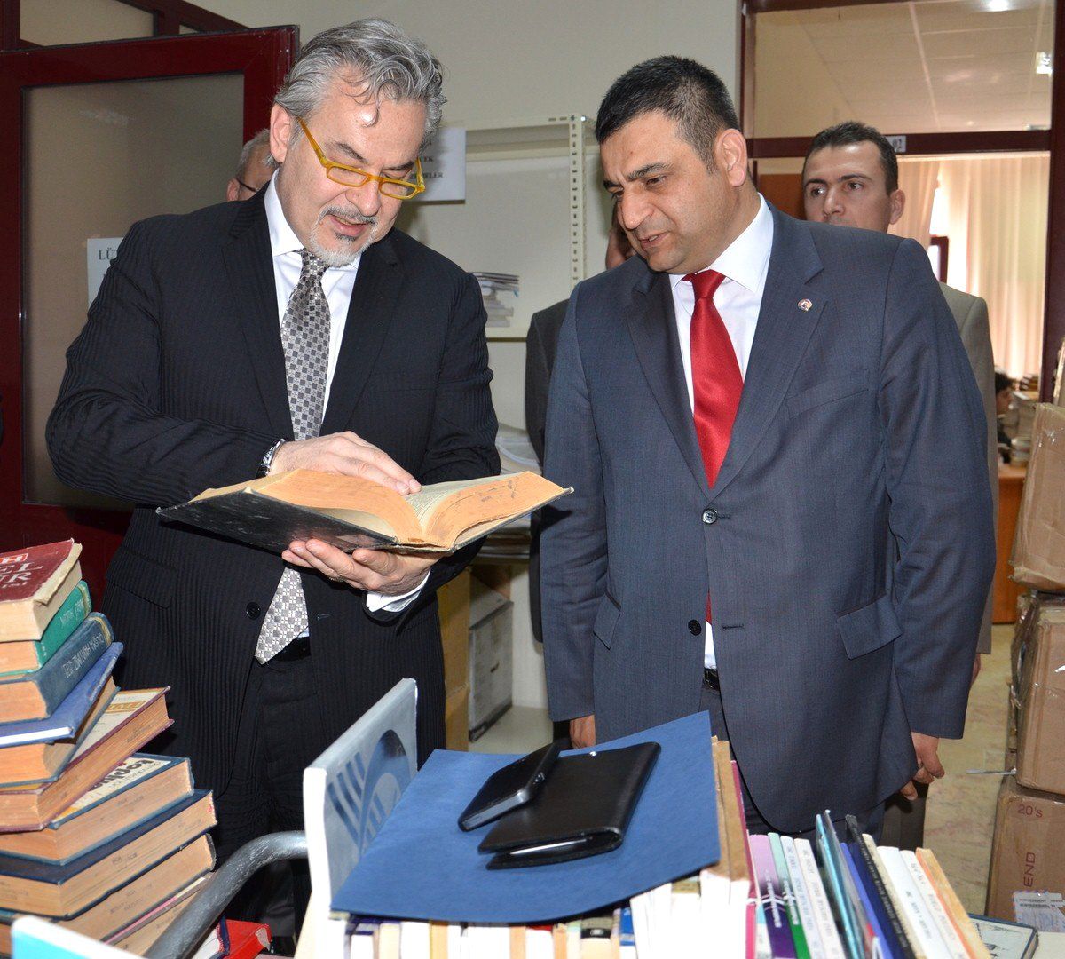 Çomü\'ye Kitap Bağışları Devam Ediyor