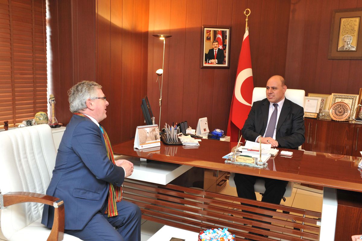 Danimarka Büyükelçisi Madsen Mardin Belediyesi\'ni Ziyaret Etti