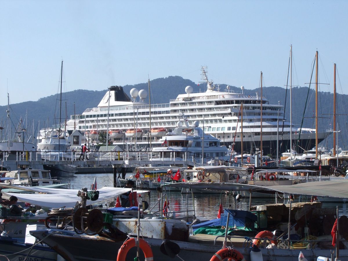 Dev Gemi Rotasını Marmaris\'e Çevirdi
