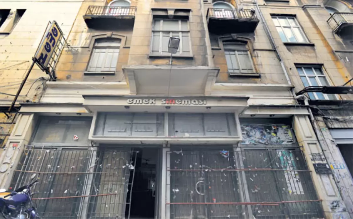 Eski Sinemalar Can Çekişiyor