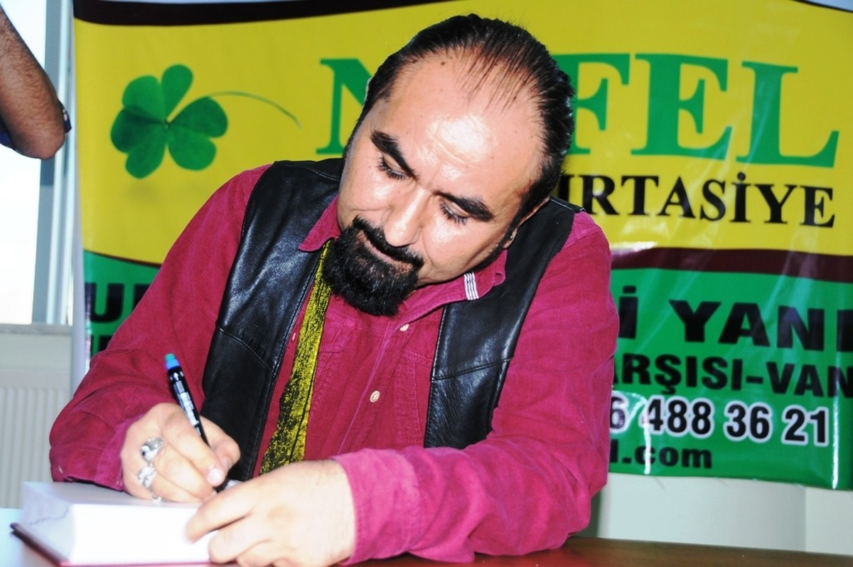İlk Kürtçe Bitki Adları Sözlüğü\'nün İmza Günü