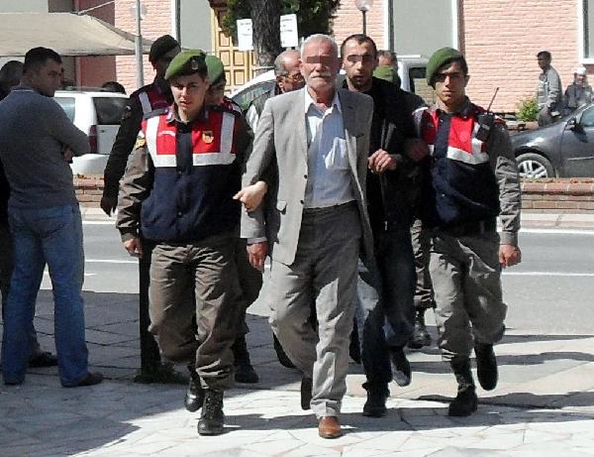 İzmir\'de Zehir Tacirlerine Operasyon: 15 Tutuklama