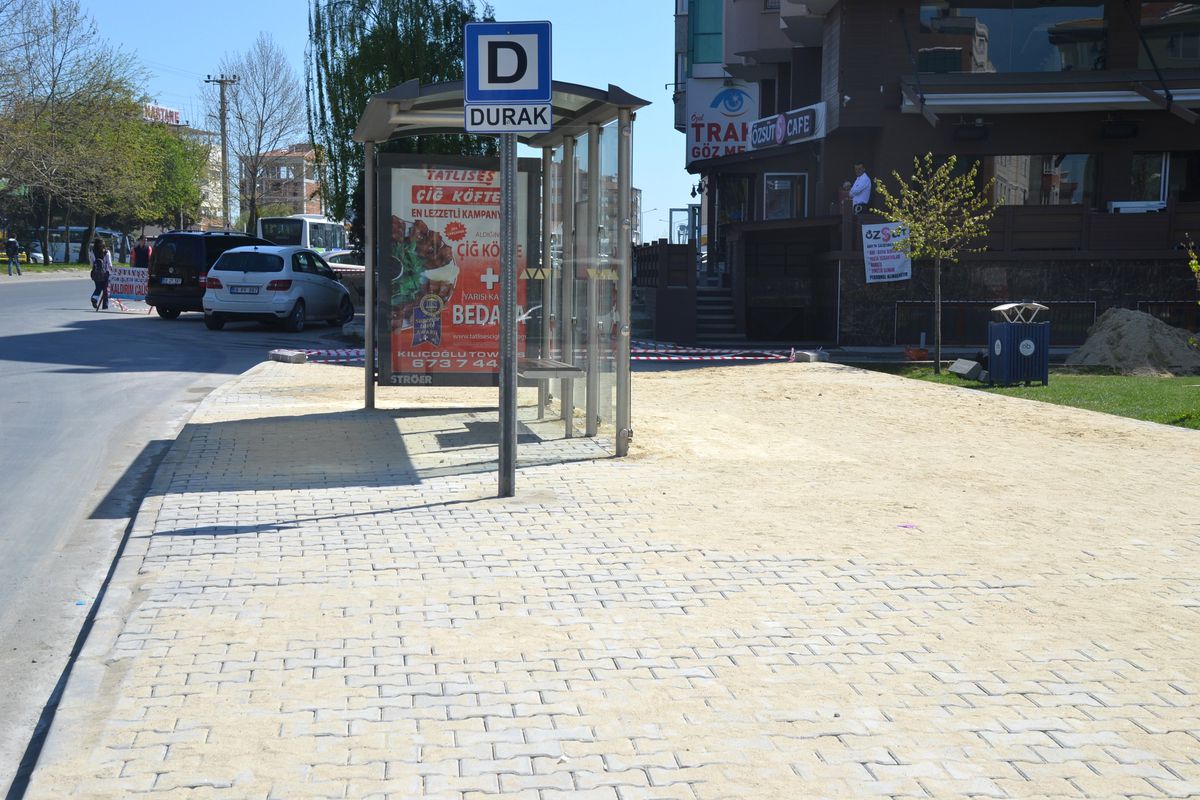 Kaldırımlar Onarılıyor
