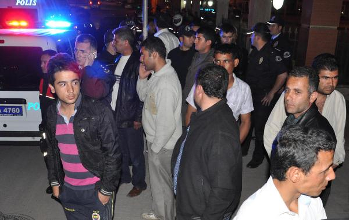 Kapanan Köy Yolu İçin Valilik Önünde Eylem