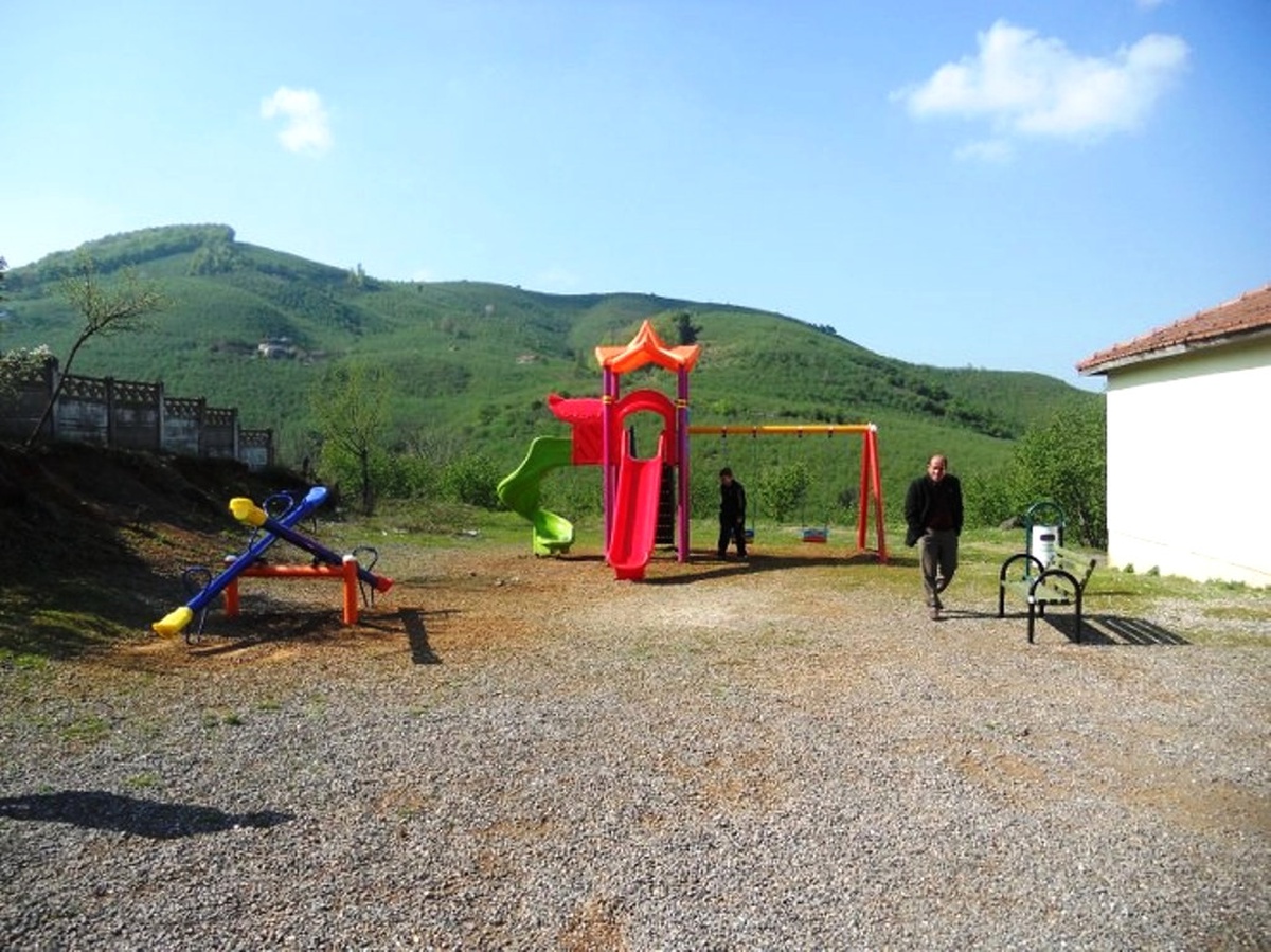 Karasu\'nun 5 Köyüne Çocuk Parkı Yapıldı