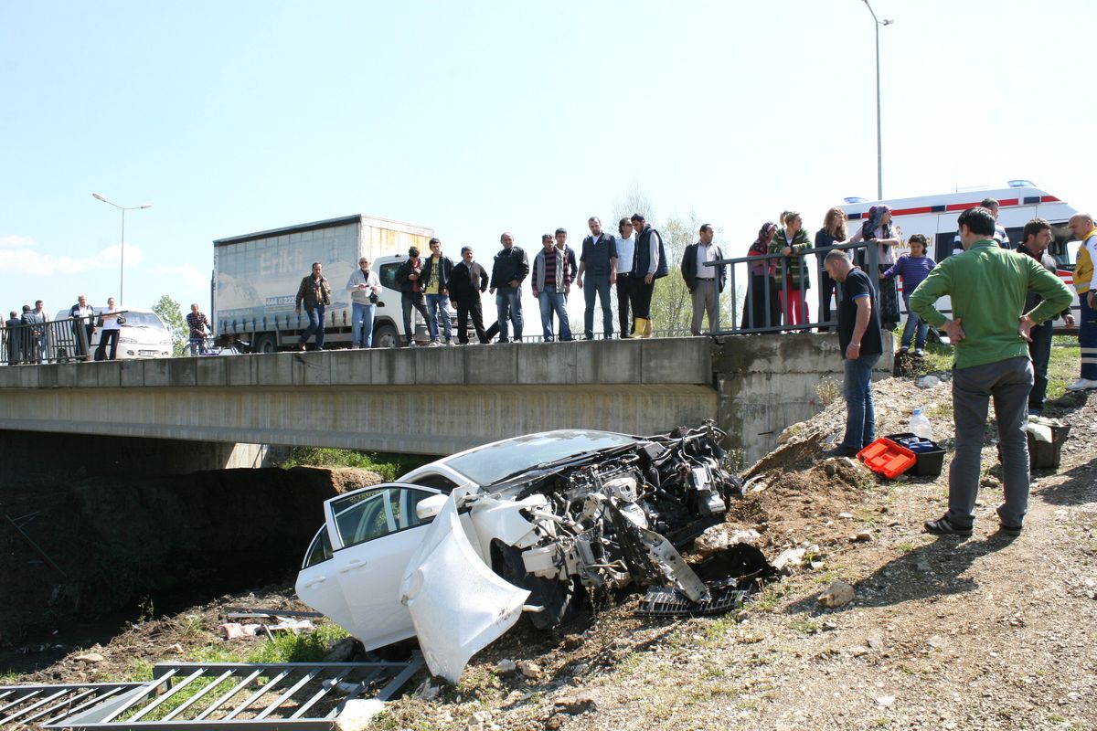 Kaza Nedeniyle Parçalanan Korkuluklara Anında Müdahale
