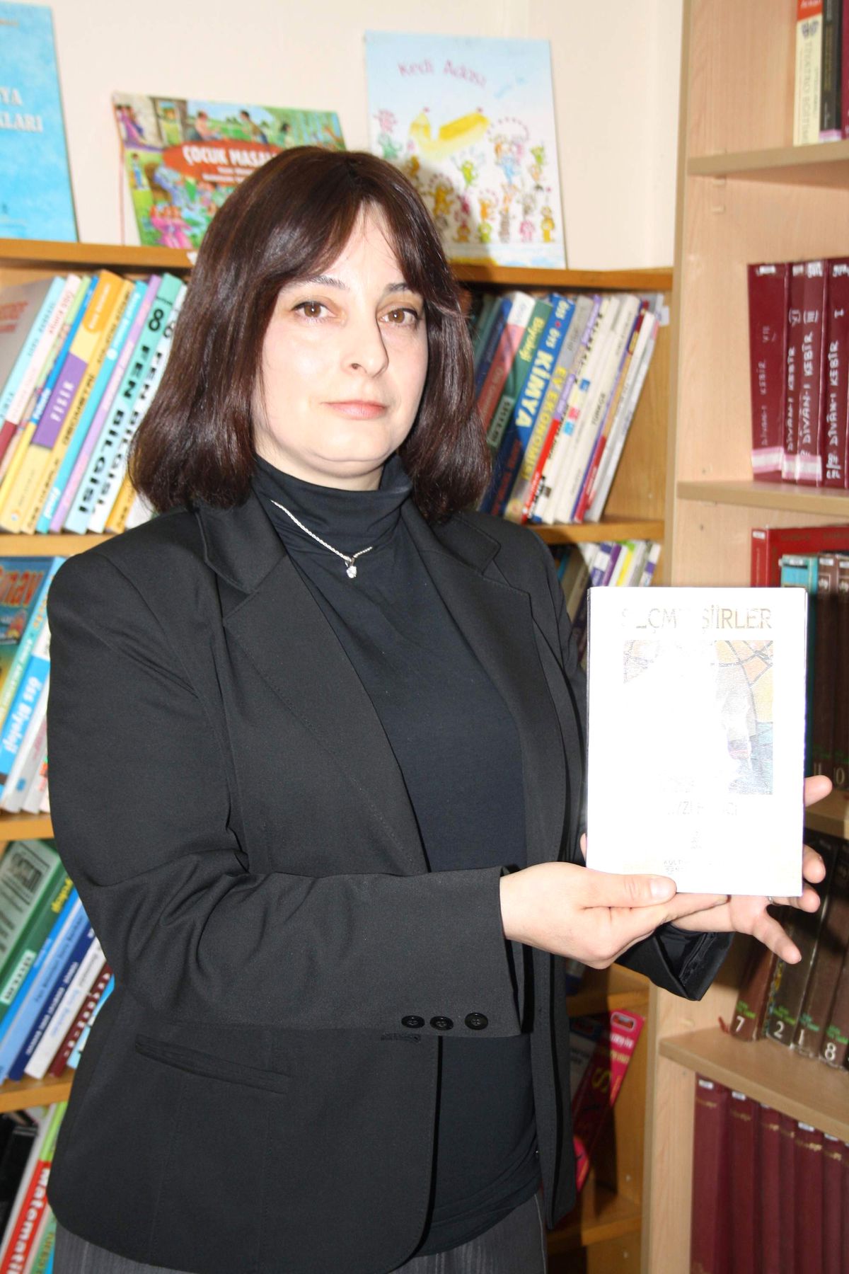 Kütüphanedeki Kitaplar Ciltlenerek Korunuyor