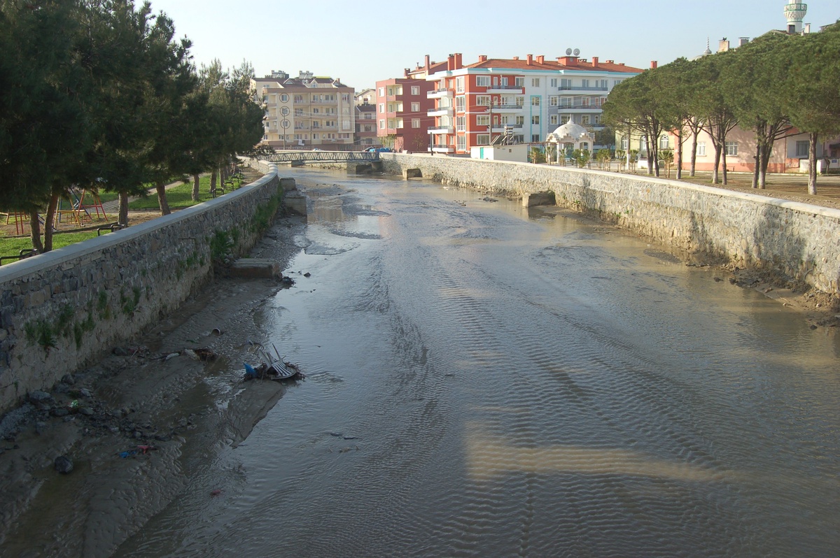 Sel Felaketine Karşı İstinat Duvarları Örüldü