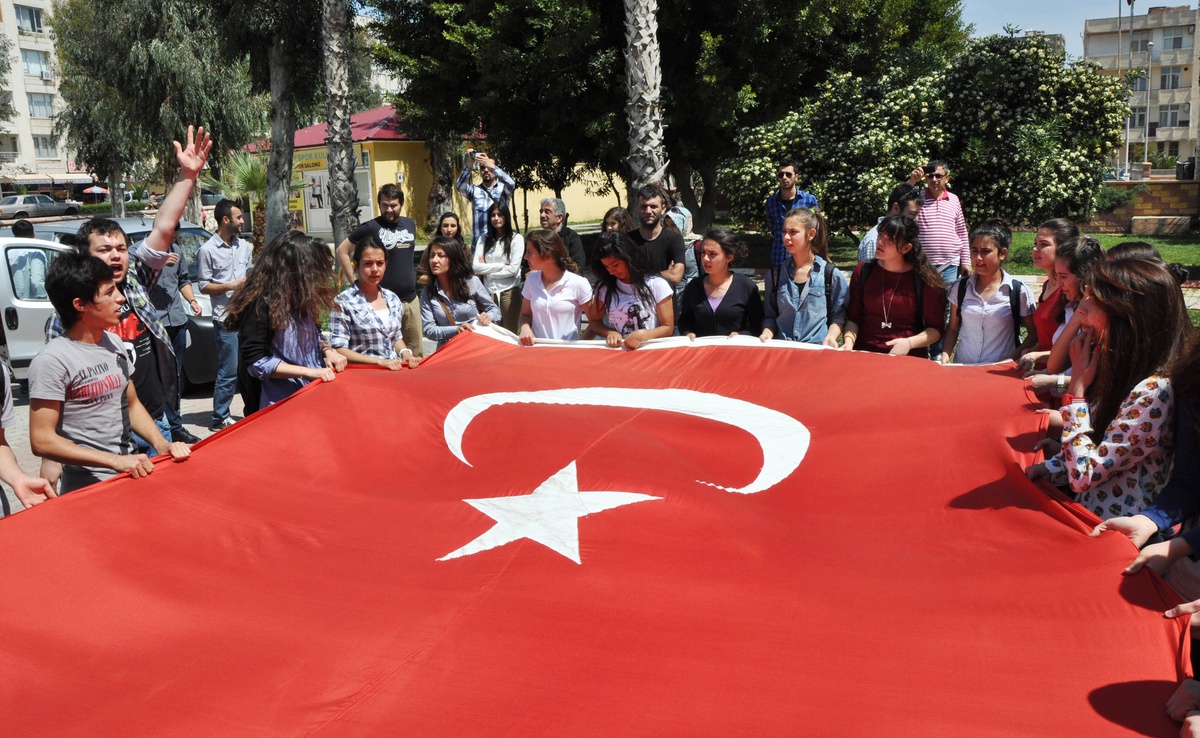 "Tc" İbaresi Tartışmalarına Bayraklı Tepki