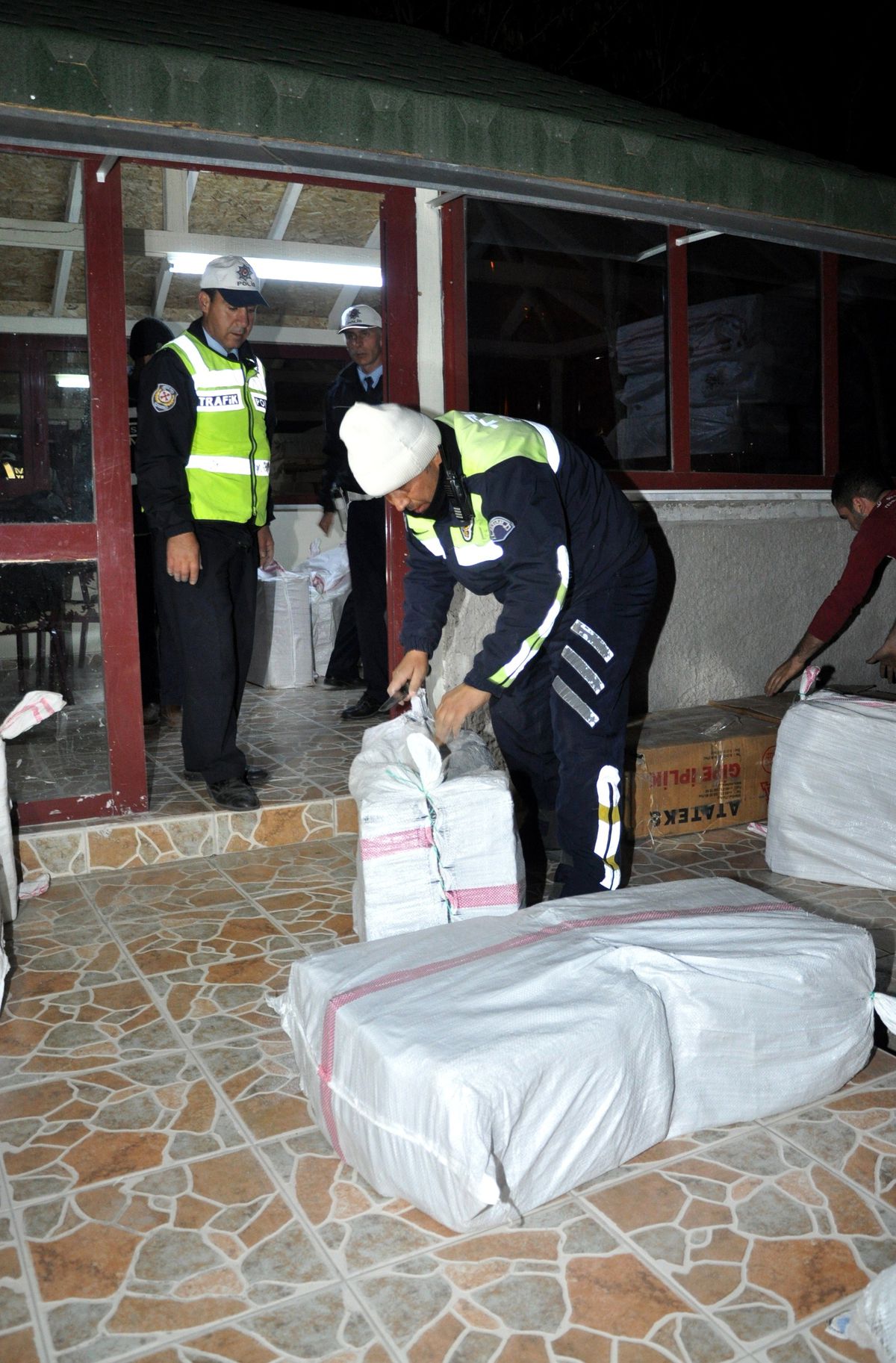 Tırda 35 Bin Paket Kaçak Sigara Çıktı
