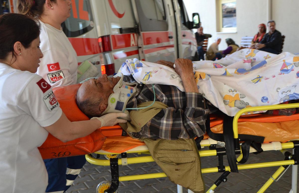Traktörü Park Etmek İsterken Yaralandı