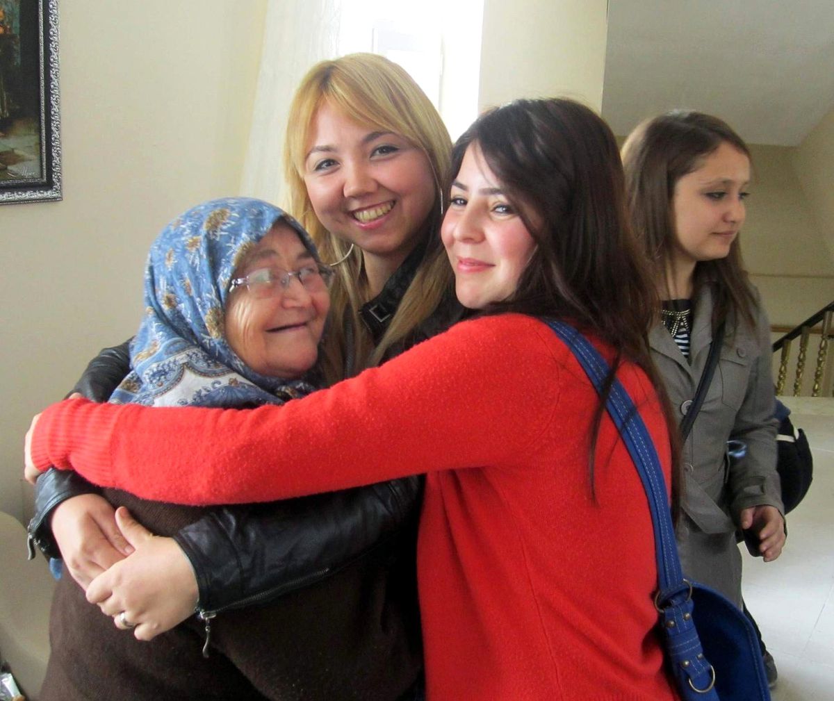 Üniversite Öğrencileri Huzur Evini Ziyaret Ettiler