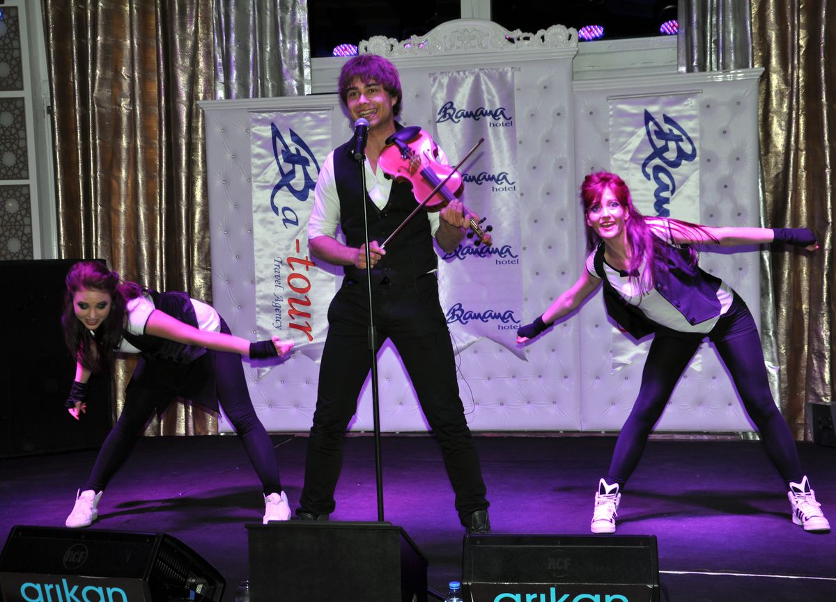 Alexander Rybak, Şehit Aileleri İçin Konser Verdi