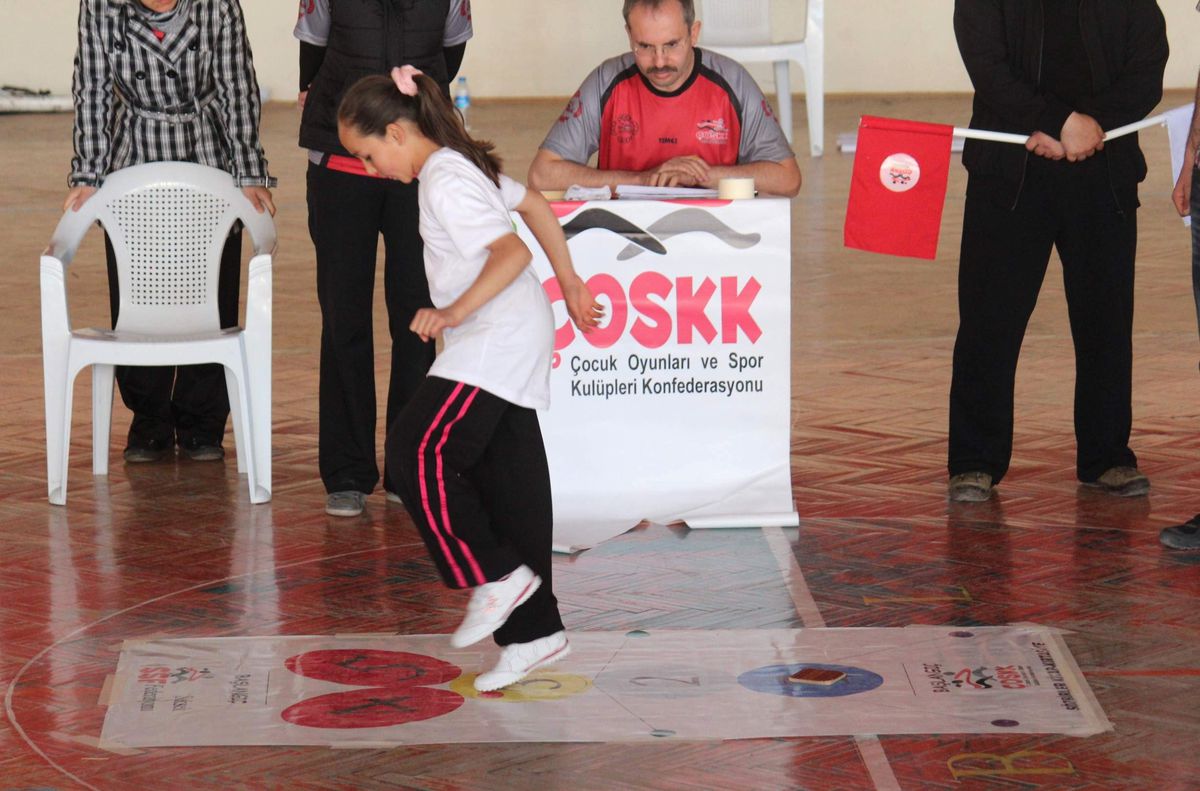 Beyşehir\'de Mendil Kapmaca Şampiyonası Sürüyor