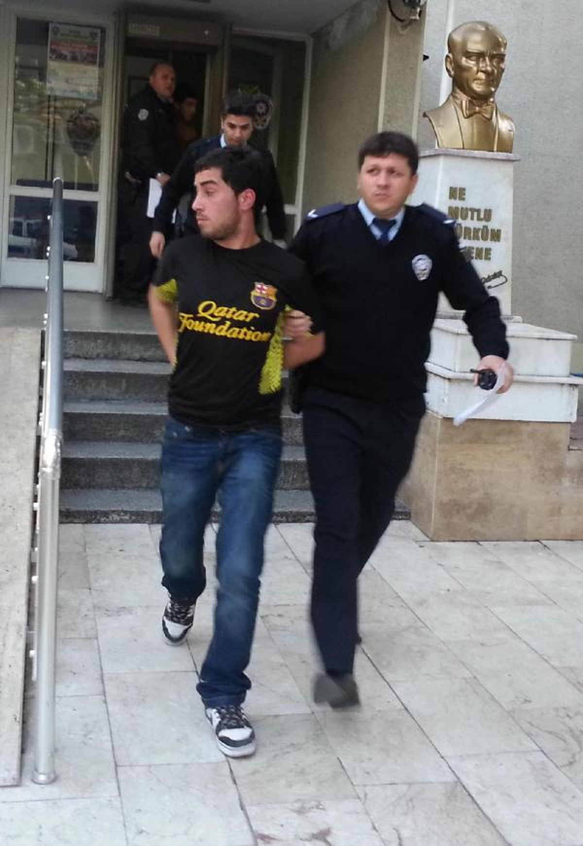 Çalıntı Motosikletle Trafik Polisine Çarptılar