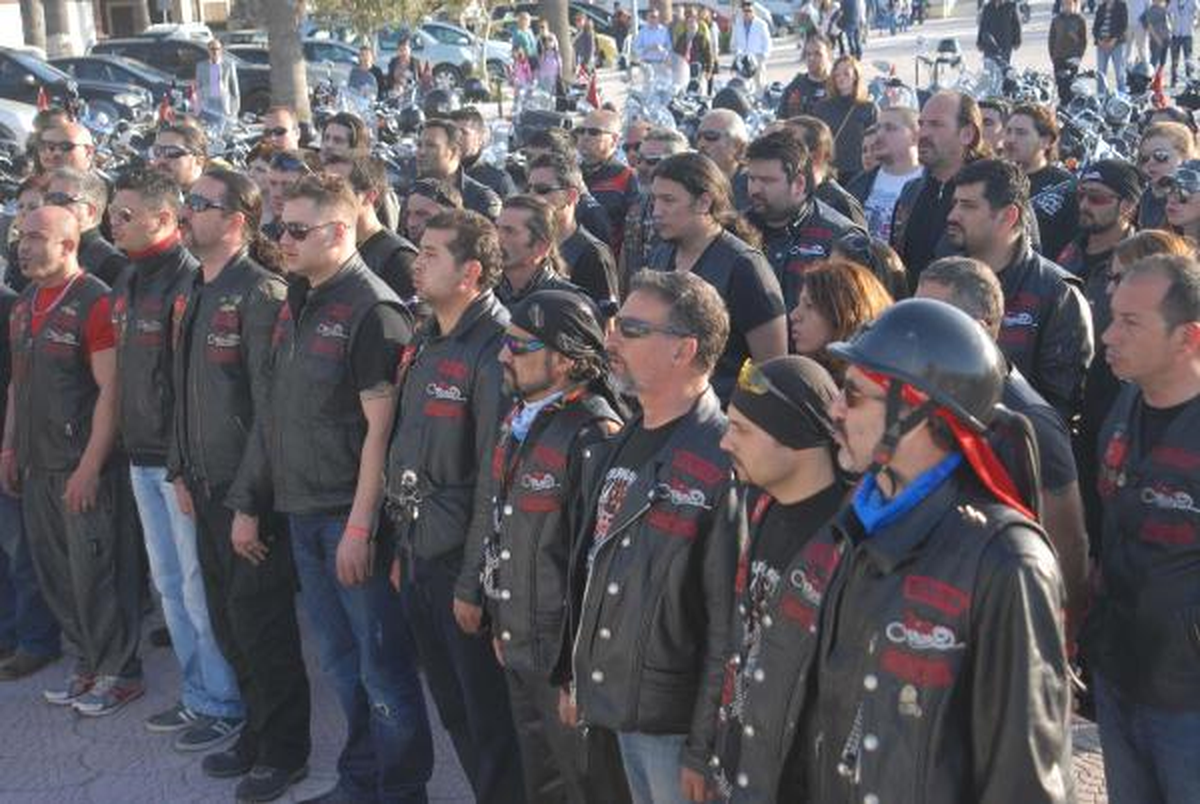 Motosikletle Ata\'ya Geldiler