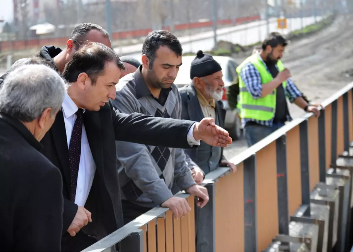 Rampaları Traşlıyor, Virajları Düzeltiyor, Yolları Genişletiyor