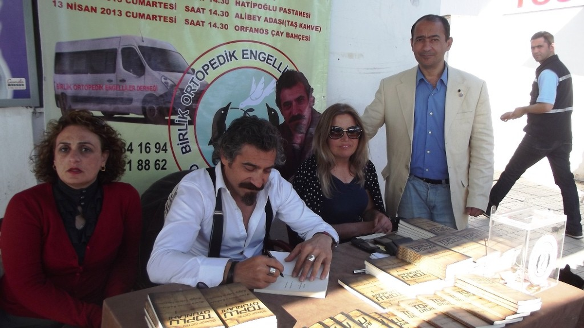 Şeref Çetin Engelliler İçin Bir Kez Daha İmza Gününde