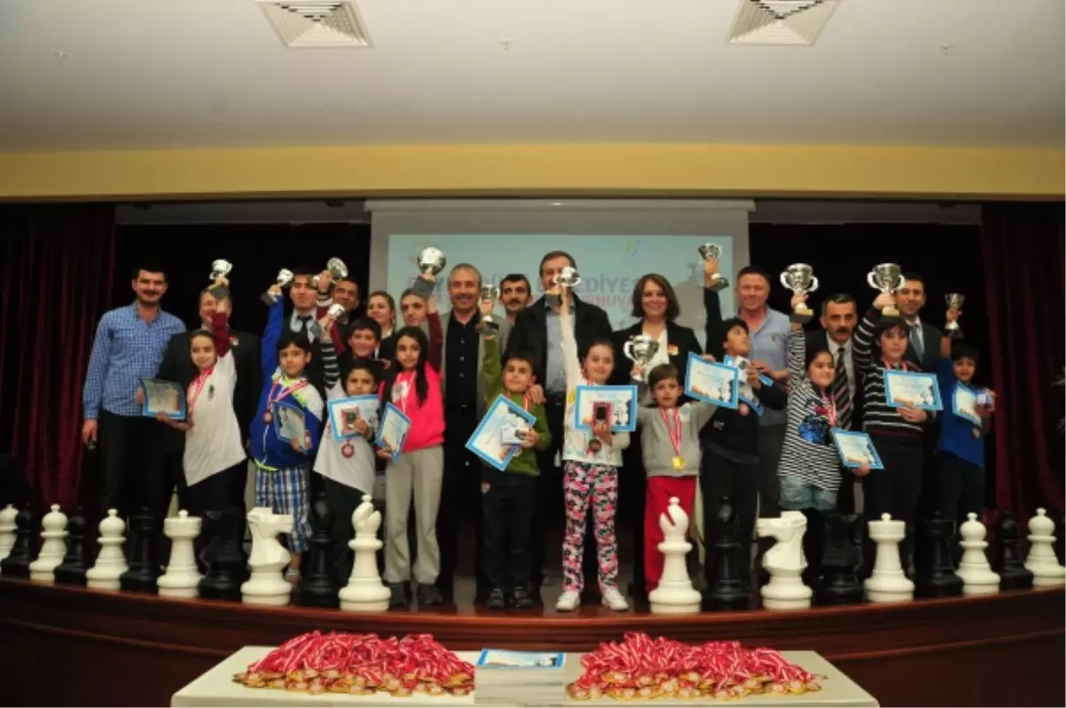 12 Yaş Altı Satranç Turnuvası Sona Erdi