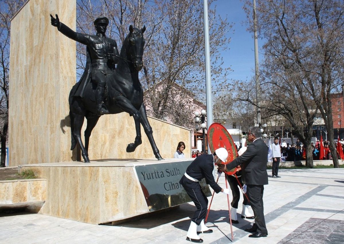 Ağrı\'da Kurtuluş Sevinci