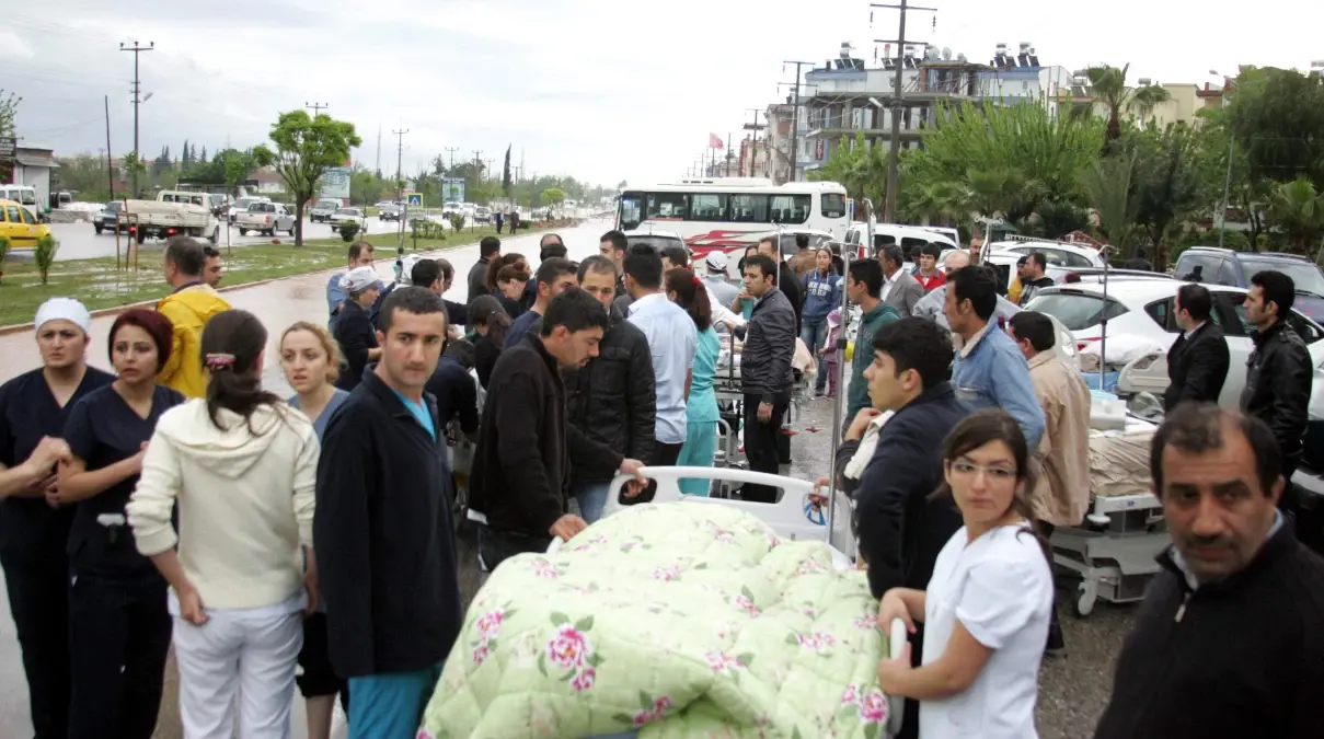 Antalya\'da Su Baskını Yaşanan Hastanede Can Pazarı