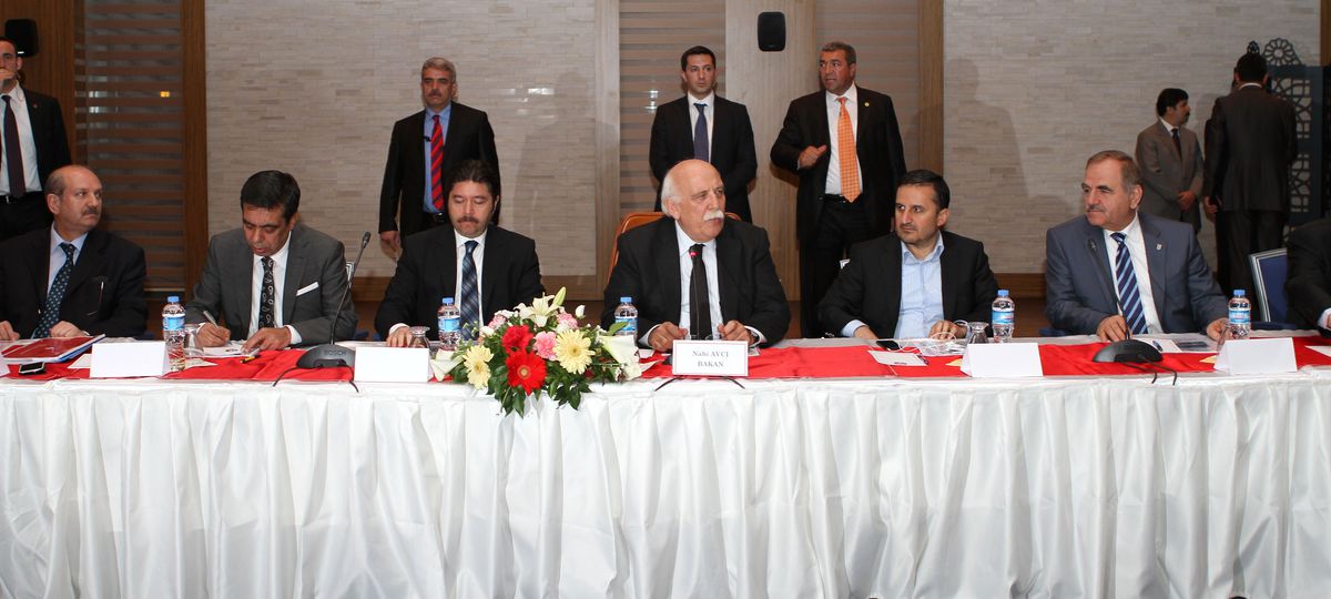 Bakan\'dan Yanan Okula Betonarme Sözü