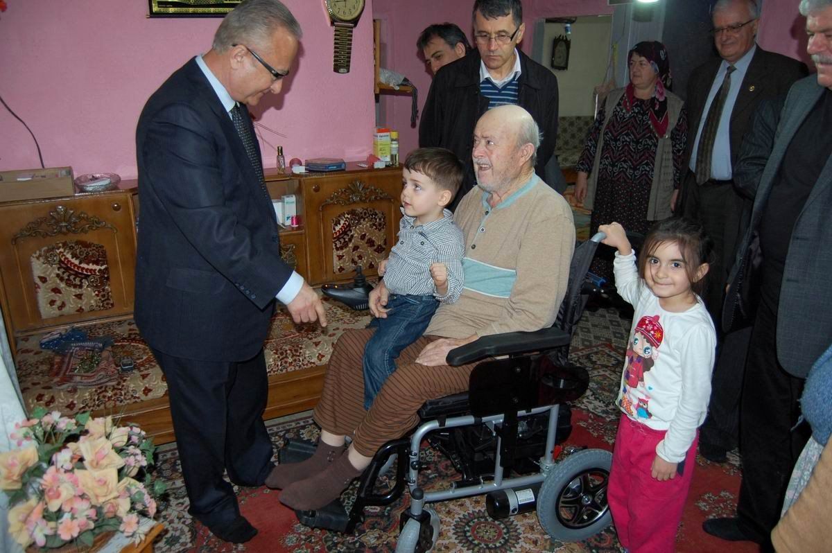 Bandırma Belediyesi\'nden Engelliye Akülü Araba