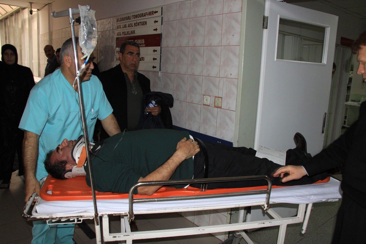 Bariyerlere Çarpan Araçta Bir Kişi Yaralandı