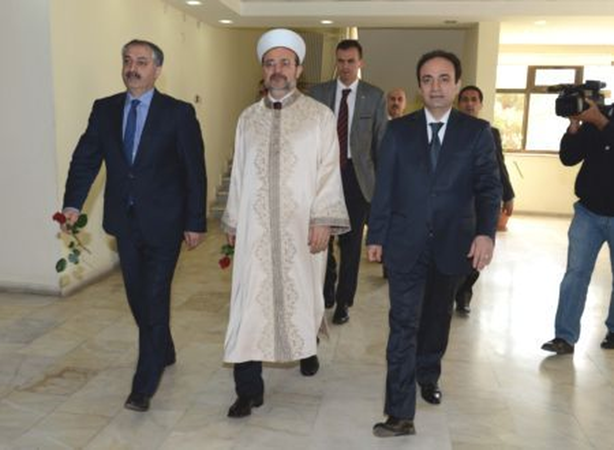 Baydemir, Görmez\'i, Gül ve Kürtçe ile Karşıladı