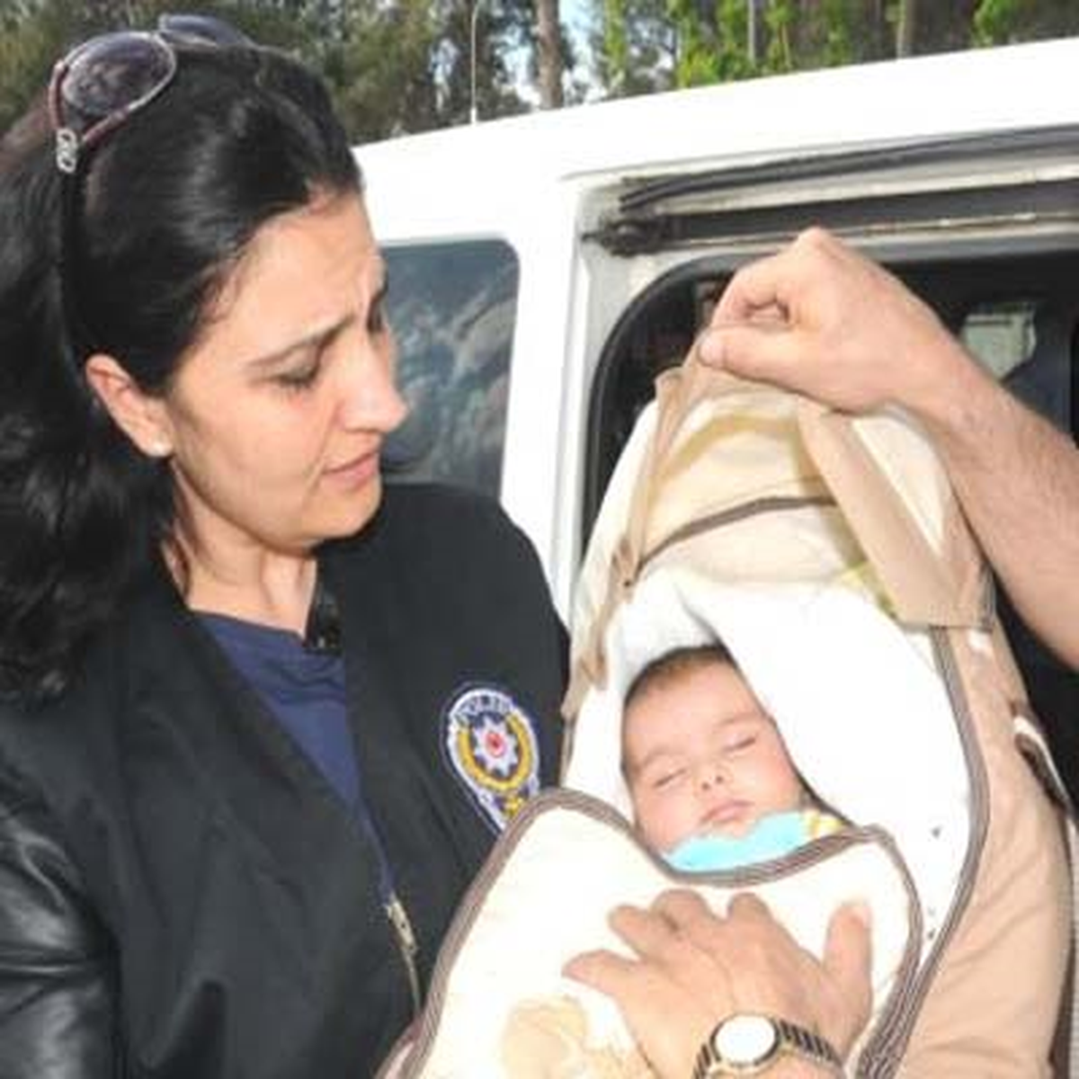 Bebeğini Pazarcıya Bırakıp Kaçtı