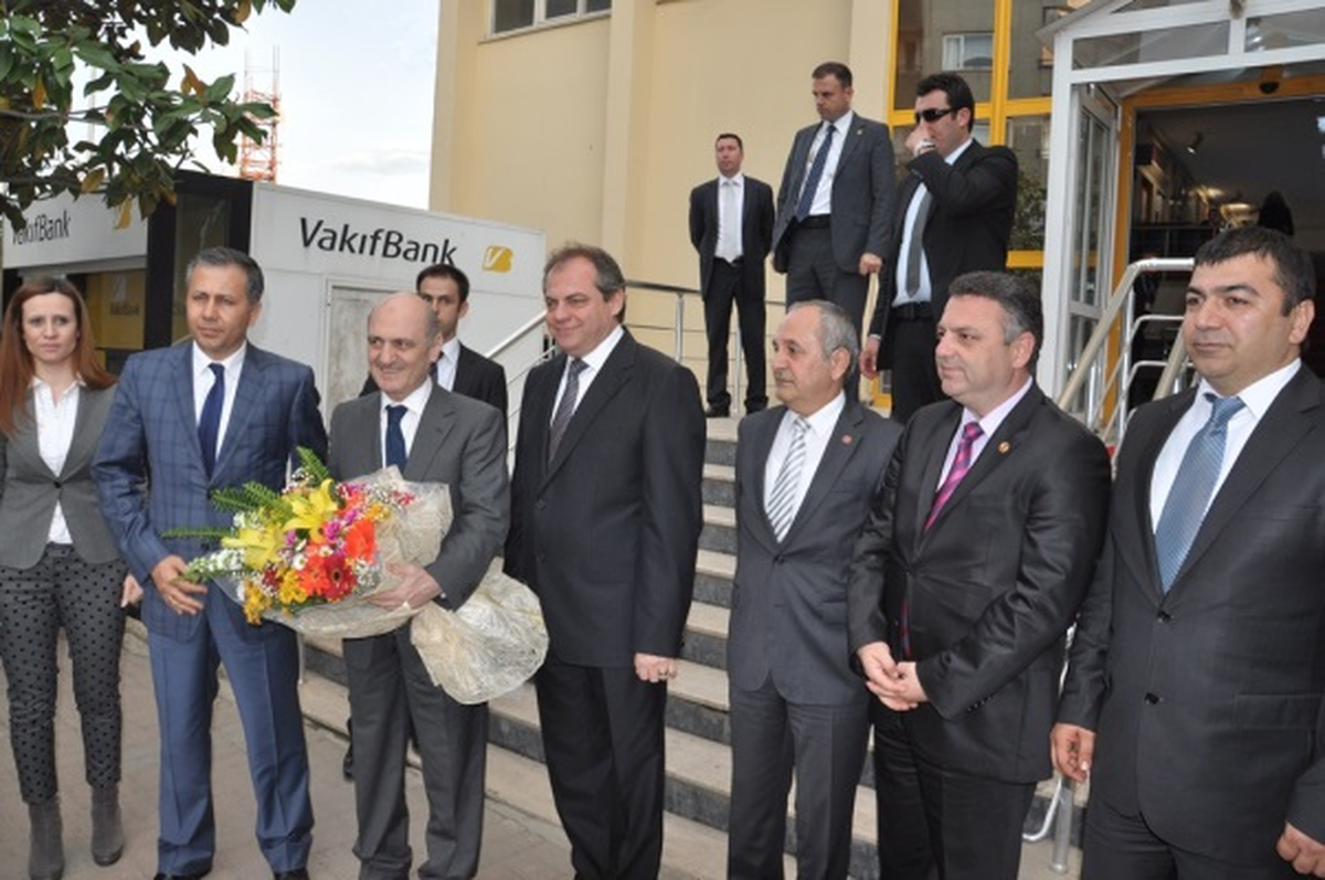 Çevre ve Şehircilik Bakanı Bayraktar Belediyeyi Ziyaret Etti