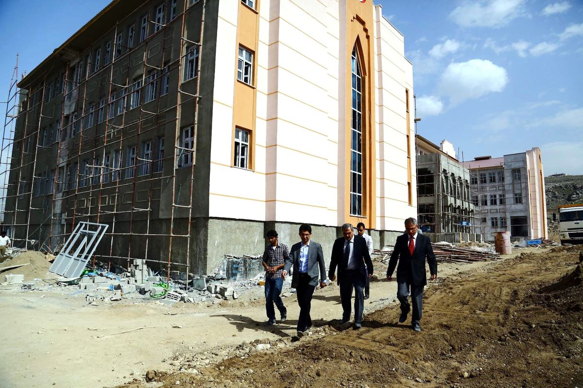 Erciş\'te Yeni Okul İnşaatları Hızla Yükseliyor