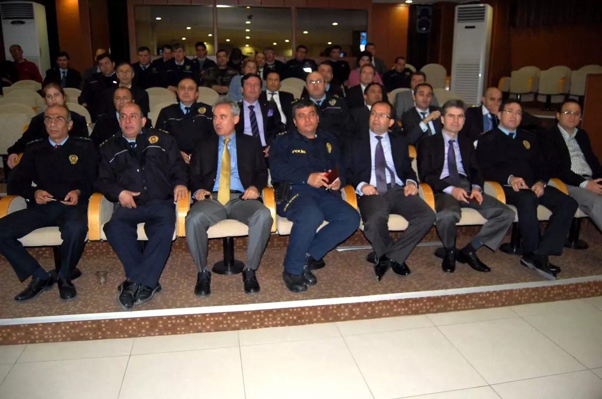 Eskişehir\'de Polislere \'Başarılı Sunum Yapma Teknikleri\' Semineri