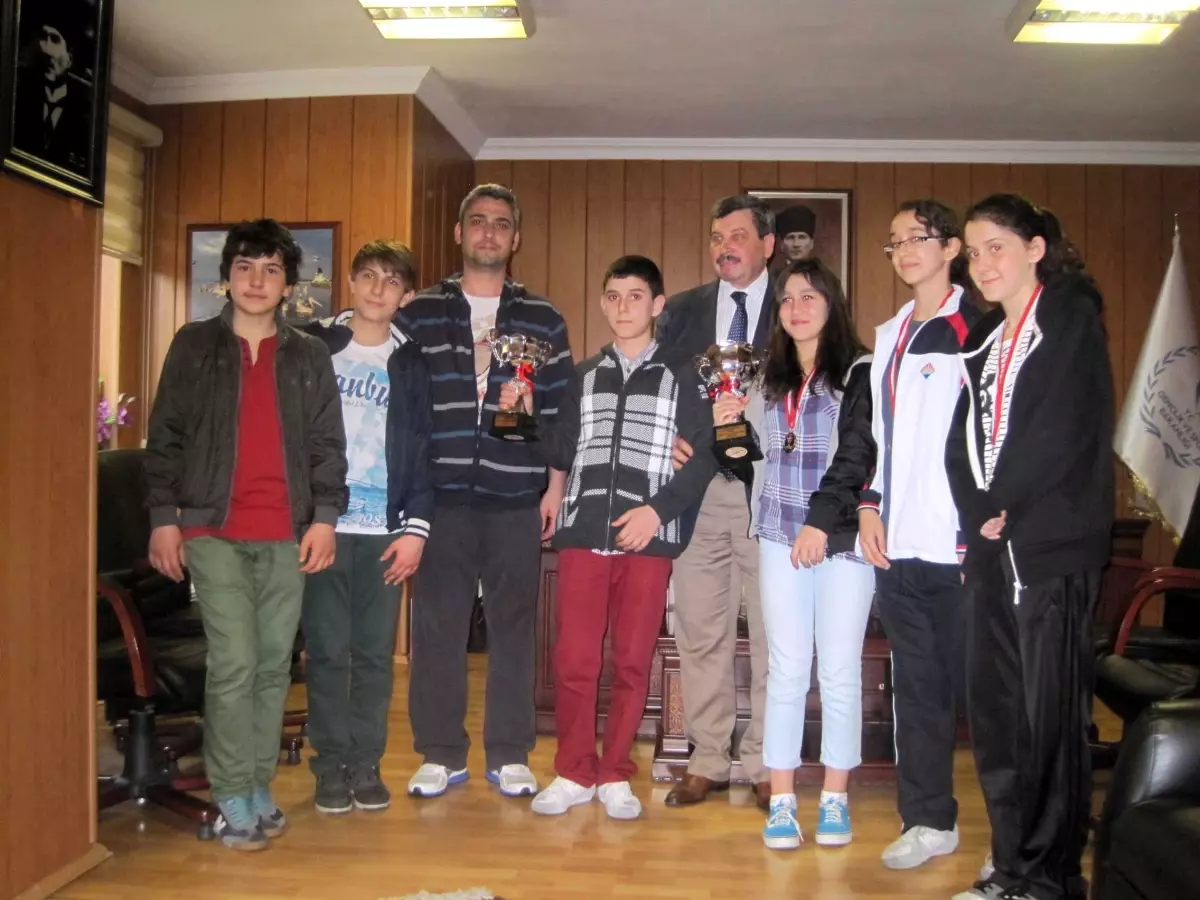 Eskrimde Bayanlar Birinci, Erkekler İkinci Oldu