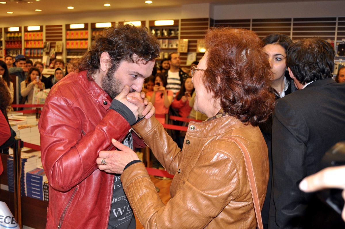 Halil Sezai\'ye İlkokul Öğretmeninden Sürpriz