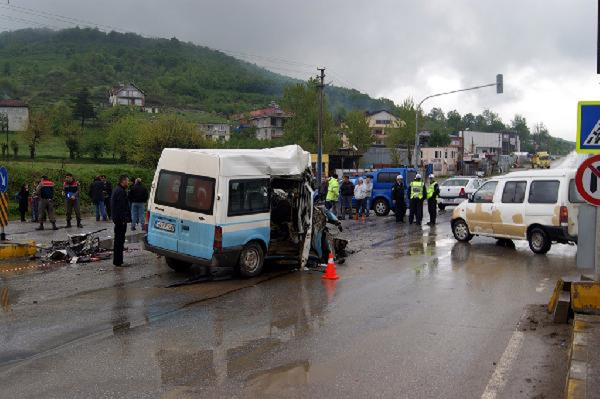 Hendek'te Kaza: 1 Ölü, 1 Yaralı
