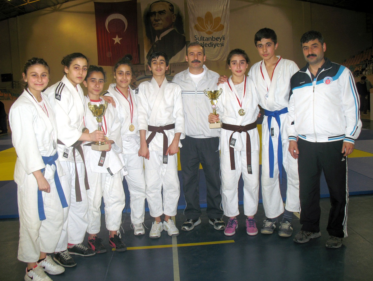 İhlas Koleji Türkiye Şampiyonası\'na Gidiyor