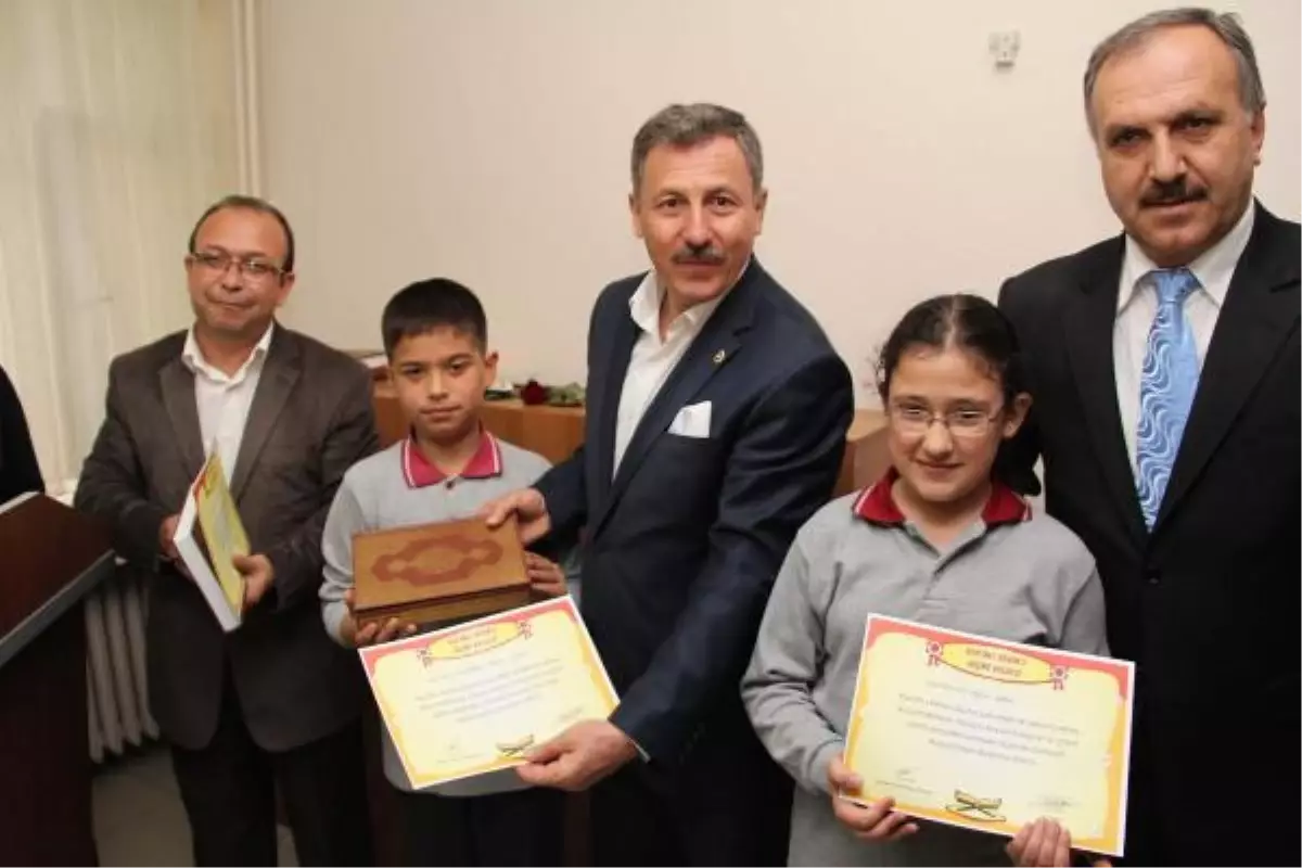 İlkokul Öğrencilerine Kuran-I Kerim Dağıtıldı