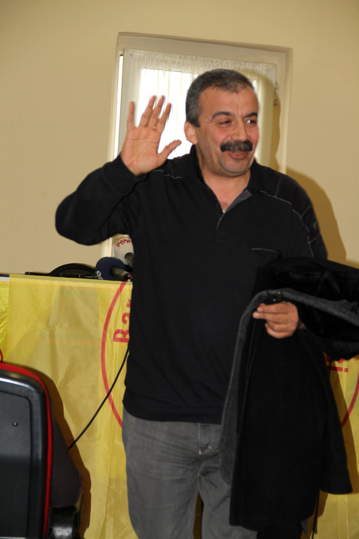 İmralı\'dan Dönen Heyet Öcalan\'ın Mesajını Okudu