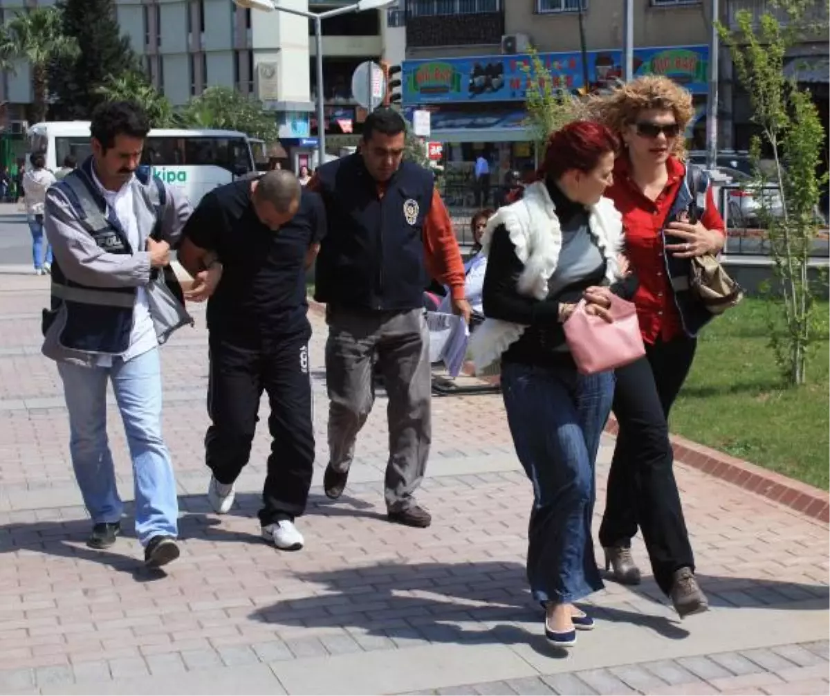 İşadamına Sevişme Görüntüleriyle Şantaja 2 Gözaltı