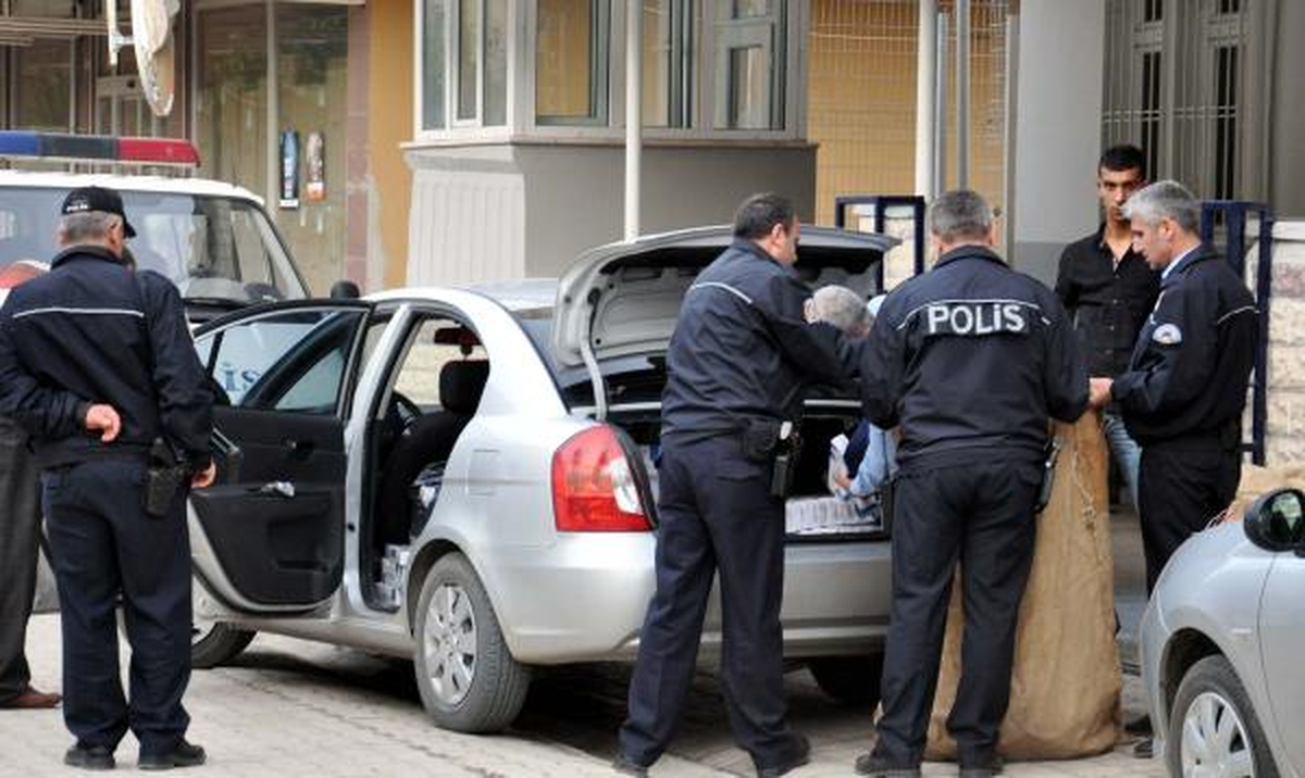 İslahiye\'de Kaçak Sigara Operasyonu: 3 Gözaltı